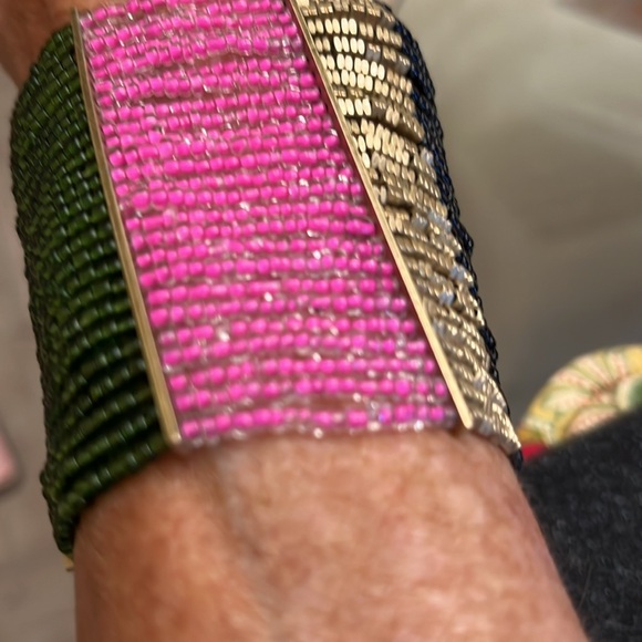 JUICY COUTURE multi strand bracelet made with tiny pearls.gold clasp - Picture 3 of 8